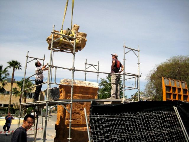 Comienzan los trabajos de ubicación del León del Malecón en su emplazamiento original - 1, Foto 1