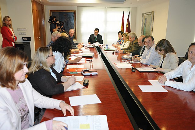 La Comunidad suma a las organizaciones de consumidores a su petición a las entidades bancarias de revisar las ´cláusulas suelo´ - 1, Foto 1