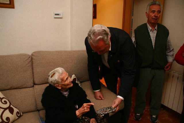 El Ayuntamiento rinde homenaje a Virtudes González, la madre de más edad del municipio - 1, Foto 1