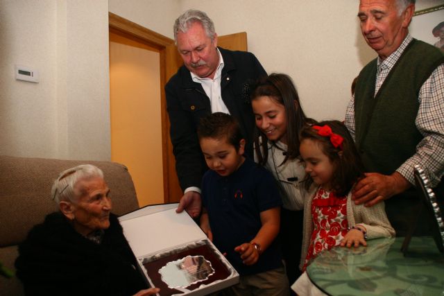 El Ayuntamiento rinde homenaje a Virtudes González, la madre de más edad del municipio - 2, Foto 2
