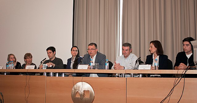 Casi 110 familias acogieron a menores tutelados el pasado año en la Región - 1, Foto 1