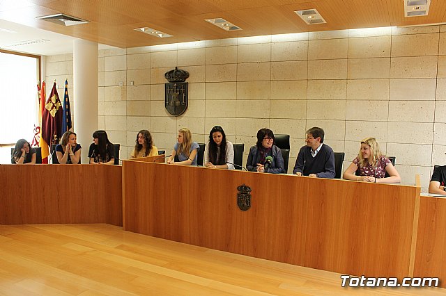 Se realiza una recepcin institucional a los alumnos ingleses que estn participando en un intercambio con estudiantes del IES 