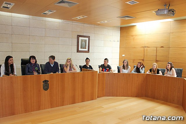 Se realiza una recepcin institucional a los alumnos ingleses que estn participando en un intercambio con estudiantes del IES 