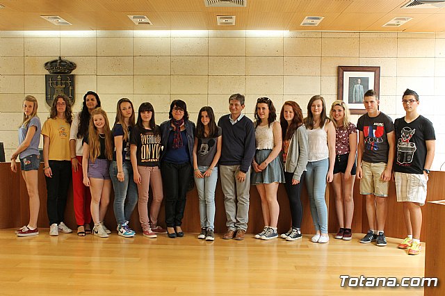 Se realiza una recepcin institucional a los alumnos ingleses que estn participando en un intercambio con estudiantes del IES 