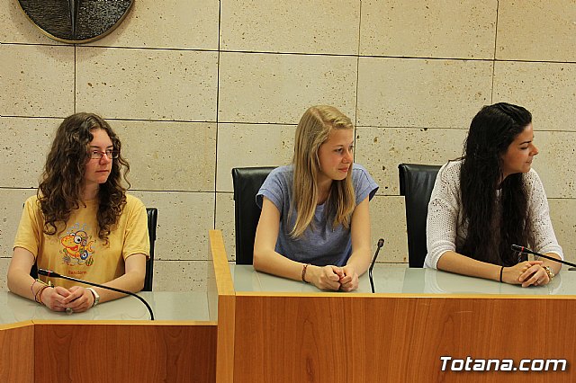 Se realiza una recepcin institucional a los alumnos ingleses que estn participando en un intercambio con estudiantes del IES 