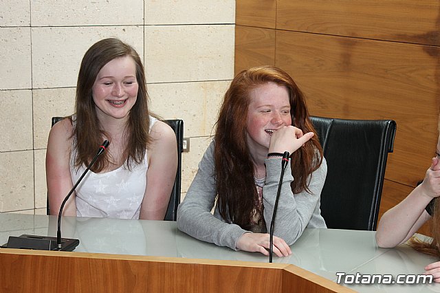 Se realiza una recepcin institucional a los alumnos ingleses que estn participando en un intercambio con estudiantes del IES 