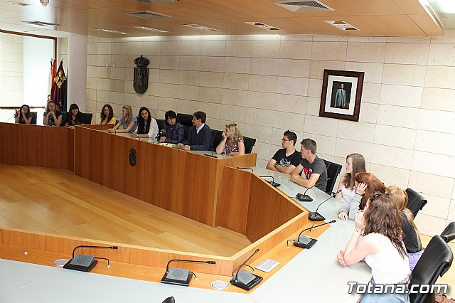 Se realiza una recepcin institucional a los alumnos ingleses que estn participando en un intercambio con estudiantes del IES 