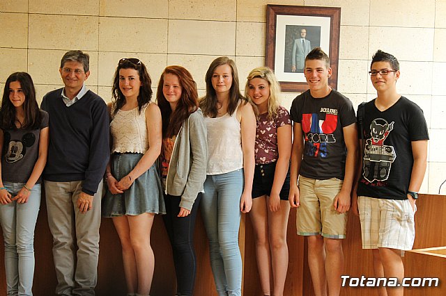 Se realiza una recepcin institucional a los alumnos ingleses que estn participando en un intercambio con estudiantes del IES 