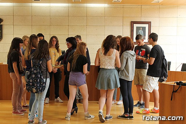 Se realiza una recepcin institucional a los alumnos ingleses que estn participando en un intercambio con estudiantes del IES 