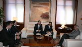El presidente de la Comunidad recibe al decano del Colegio de Ciencias Polticas y Sociologa de la Regin de Murcia
