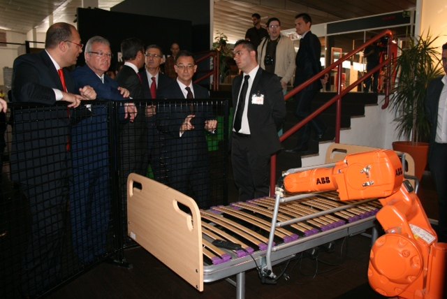 El presidente de la Comunidad augura una buena recuperación del sector del mueble y la madera ante el aumento de las exportaciones - 1, Foto 1