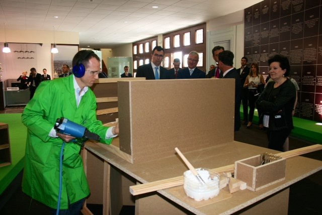 El presidente de la Comunidad augura una buena recuperación del sector del mueble y la madera ante el aumento de las exportaciones - 2, Foto 2