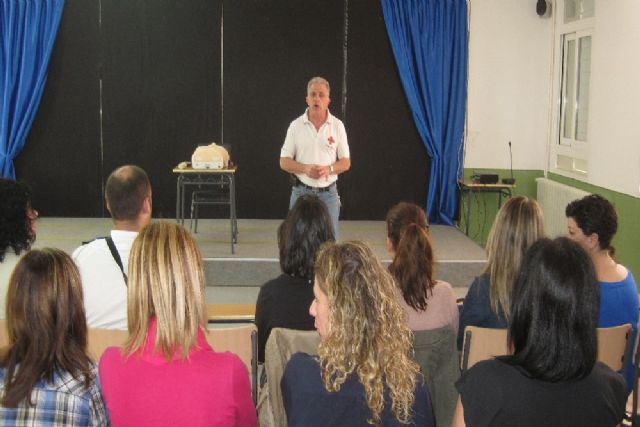 Cruz Roja Española en Águilas imparte un Taller de Conducta PAS a la Comunidad Educativa del Colegio Ciudad del Mar - 1, Foto 1