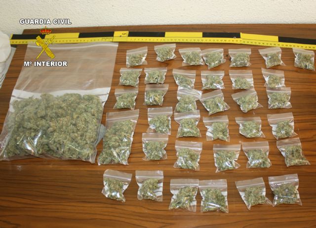 La Guardia Civil intercepta en Molina de Segura un vehículo con droga y herramientas para robar - 3, Foto 3