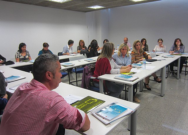 La Comunidad muestra a 20 profesionales herramientas de detección de situaciones de riesgo y desamparo de menores - 1, Foto 1