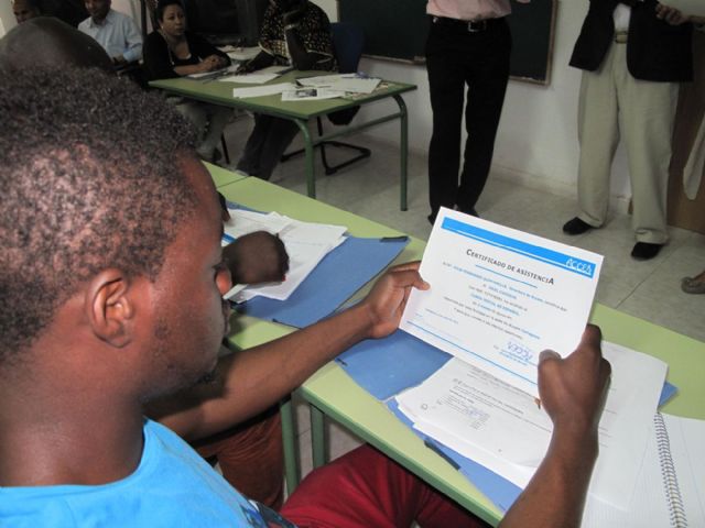 La sede de ACCEM recibe la visita del concejal de Atención Social - 2, Foto 2