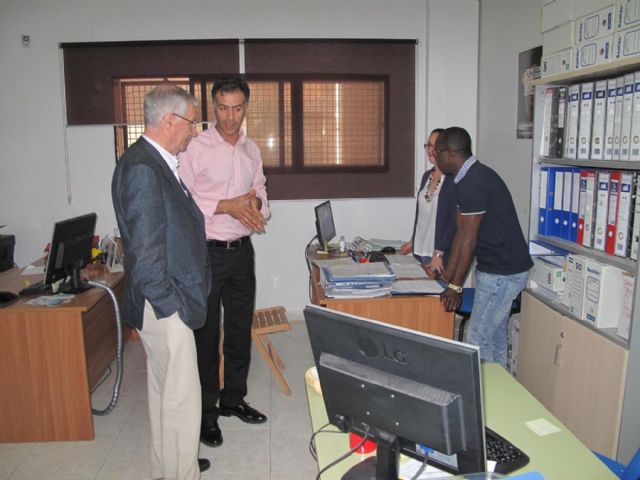 La sede de ACCEM recibe la visita del concejal de Atención Social - 5, Foto 5