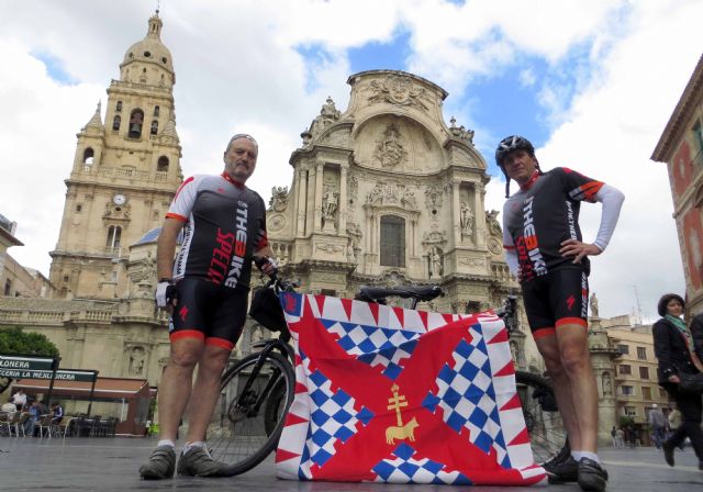 Componentes de la Asociación BiciMur realizan el Camino de la Vera Cruz - 2, Foto 2