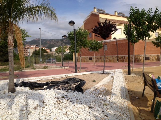 IU-Verdes denuncia el deterioro de un jardín de Santo Ángel - 3, Foto 3
