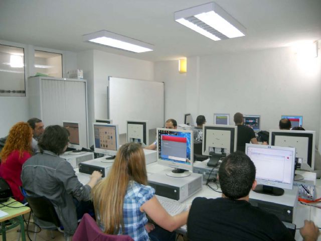 12 alumnos has participado en un curso de Diseño Web y Multimedia - 3, Foto 3