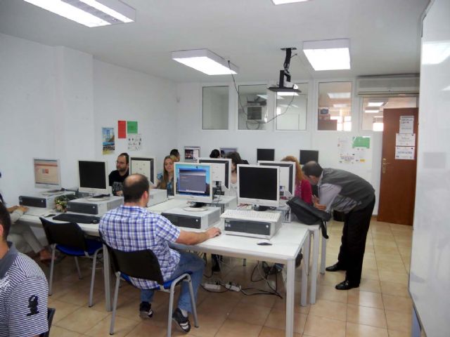 12 alumnos has participado en un curso de Diseño Web y Multimedia - 4, Foto 4