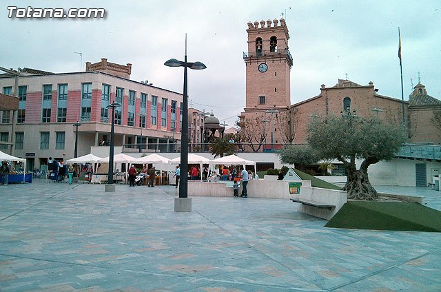 La Plaza de la Balsa Vieja acogió el pasado domingo la iniciativa Tu comercio en la Plaza, Foto 1