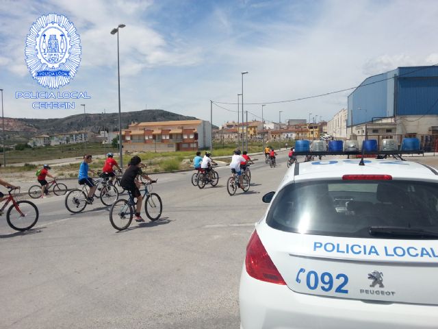 La Policía Local colabora en la marcha ciclista escolar garantizando la seguridad de los alumnos - 2, Foto 2