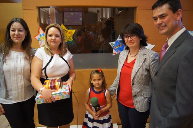 The college student "Luis Perez Rueda", Julia Marquez won the drawing contest "My people Europe", Foto 4