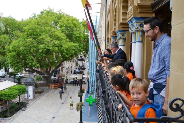 Un grupo de alumnos de primero del CEIP El Rubial visitan el Ayuntamiento de Águilas - 3, Foto 3