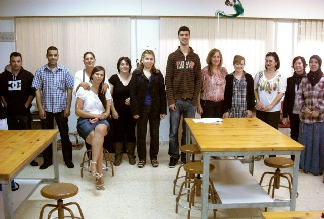 El Ayuntamiento torreño y el Proyecto Abraham colaboran en un taller de reparación de calzado - 1, Foto 1
