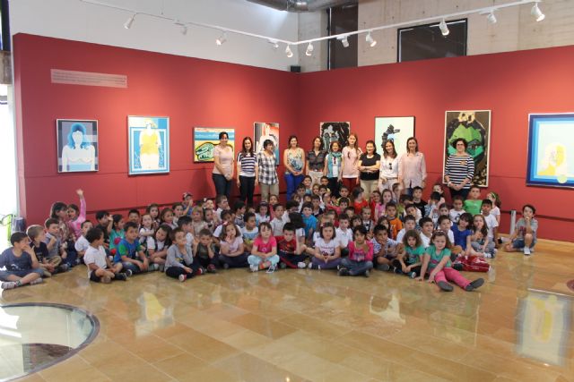Los niños de Infantil del C.P. Sierra Espuña estudian a Mara Dolores Andreo y su obra, Foto 2