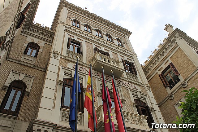 La alcaldesa de Totana y el rector de la Universidad de Murcia firman un convenio de colaboracin - 2