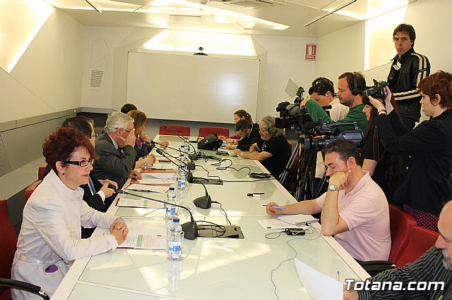 La alcaldesa de Totana y el rector de la Universidad de Murcia firman un convenio de colaboracin - 10