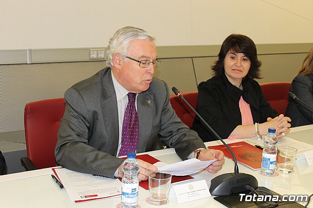 La alcaldesa de Totana y el rector de la Universidad de Murcia firman un convenio de colaboracin - 9
