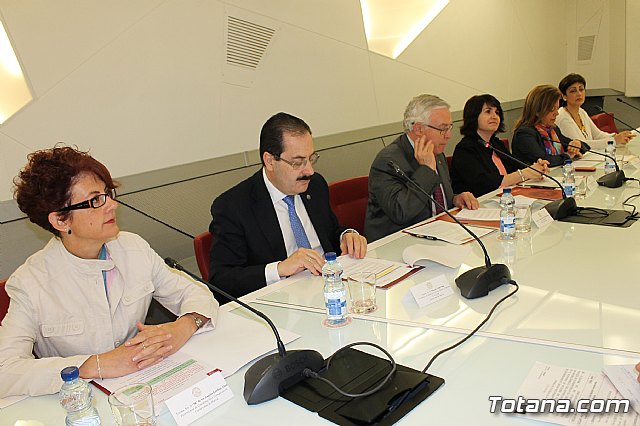 La alcaldesa de Totana y el rector de la Universidad de Murcia firman un convenio de colaboracin - 11