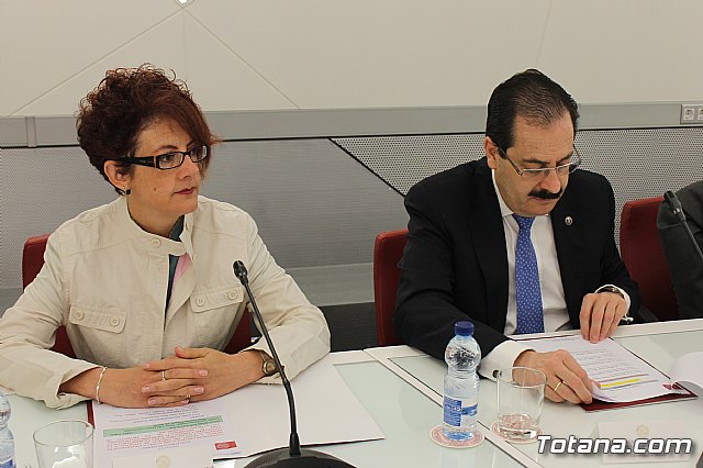 La alcaldesa de Totana y el rector de la Universidad de Murcia firman un convenio de colaboracin - 12