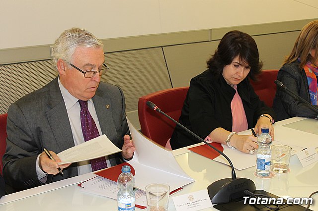 La alcaldesa de Totana y el rector de la Universidad de Murcia firman un convenio de colaboracin - 15