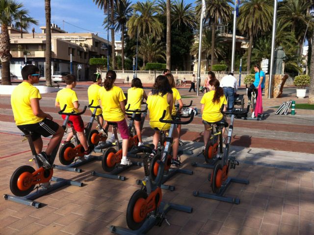 El PDM reúne a todos los alumnos de 3° y 4° de ESO en una jornada deportiva en la playa - 1, Foto 1