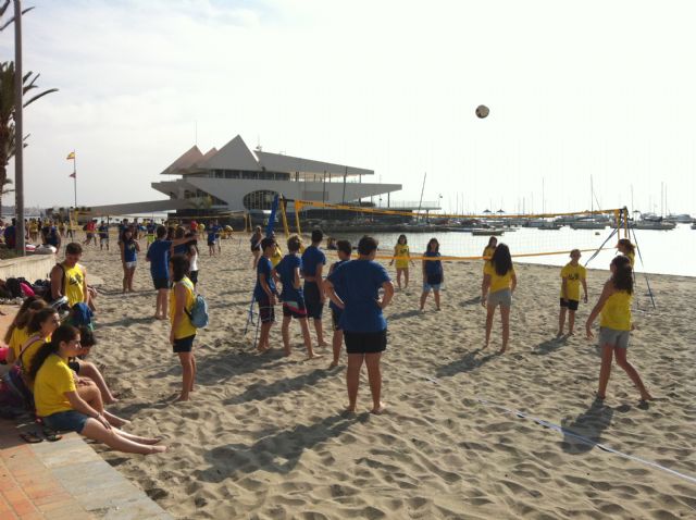 El PDM reúne a todos los alumnos de 3° y 4° de ESO en una jornada deportiva en la playa - 2, Foto 2