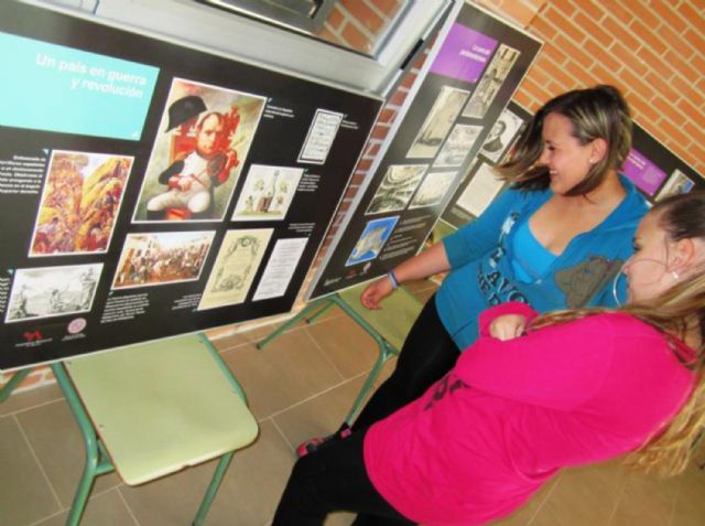 Los diputados murcianos en las Cortes de Cádiz se pasean por el IES n° 2 torreño - 2, Foto 2