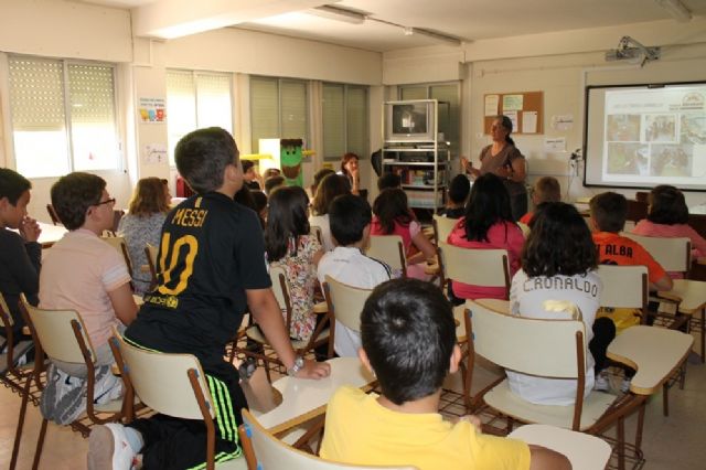 Doscientos alumnos y alumnas participan en el taller de sensibilización medioambiental, conmemorando el Día Mundial del Reciclaje - 1, Foto 1