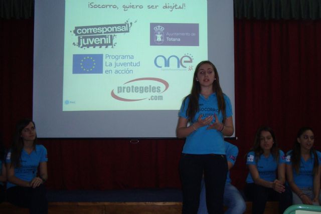Held a talk on the use of new technologies and the Internet in the IES "Prado Mayor", Foto 1