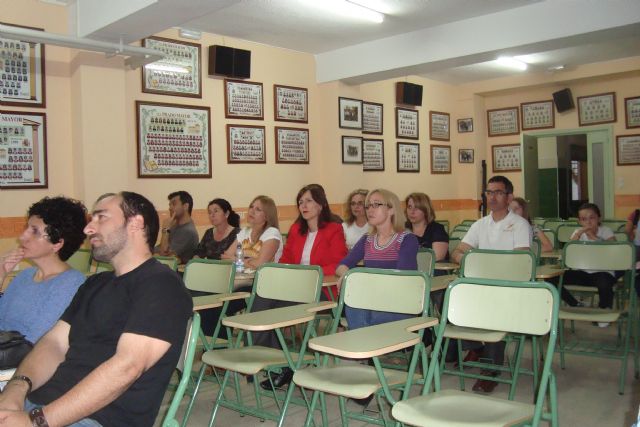 Held a talk on the use of new technologies and the Internet in the IES "Prado Mayor", Foto 3