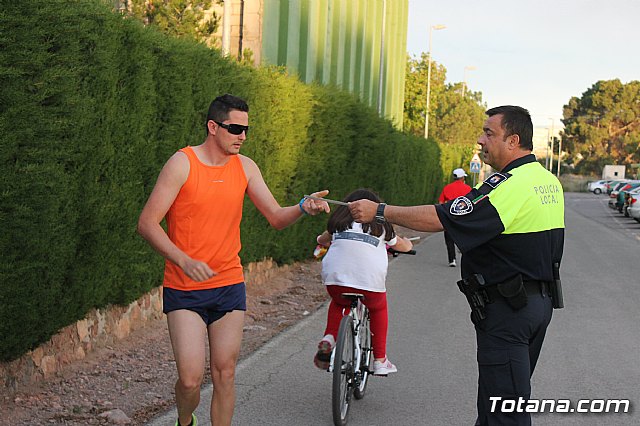 Proteccin Civil y Polica Local distribuyen 2.500 pulseras reflectantes a viandantes y ciclistas - 15
