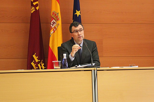 El portavoz del Ejecutivo murciano, José Ballesta, en la rueda de prensa para informar de los asuntos aprobados por el Consejo de Gobierno, Foto 1