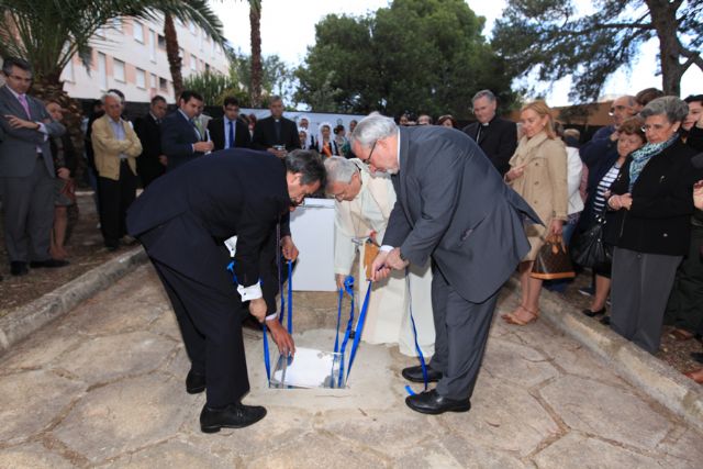 La UCAM y el ayuntamiento de San Juan de Alicante ponen la primera piedra de la futura universidad - 1, Foto 1