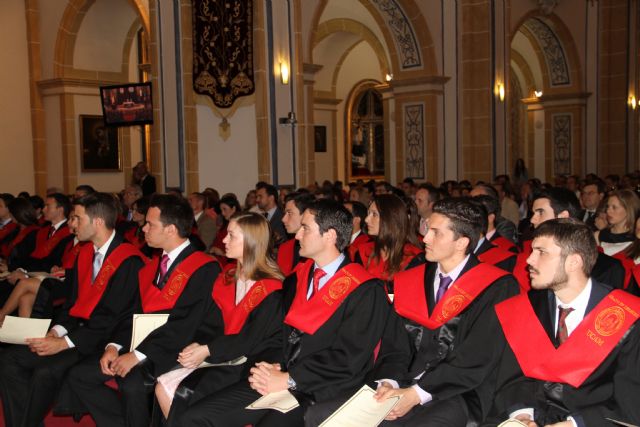 Acto de Imposición de Becas y Entrega de Diplomas a los alumnos del Grado en Derecho de la UCAM - 1, Foto 1