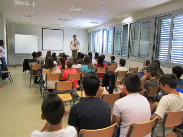 La lectura, un bien preciado para los alumnos del IES n° 2 de Las Torres de Cotillas - 1, Foto 1