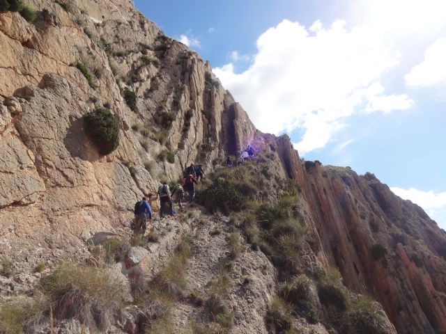 El club senderista de Totana por tierras jumillanas, Foto 3