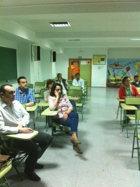 Active participation of parents in the talk of the Municipal School Parent "Managing leisure and free time with my children", Foto 1